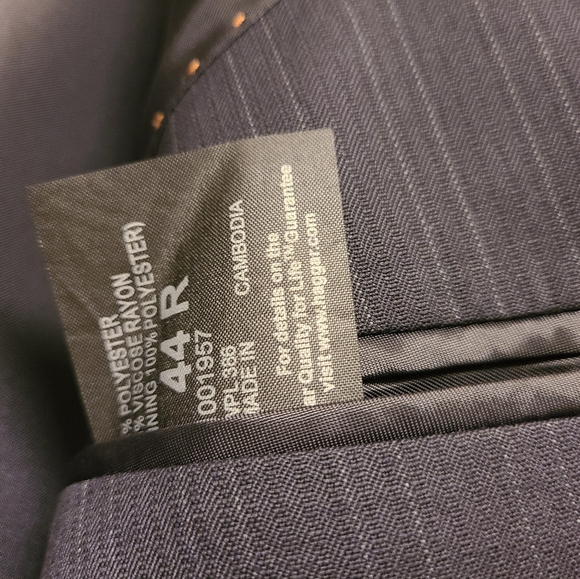 Men's Haggar Navy Pinstripe suit size 44R - Picture 4 of 14